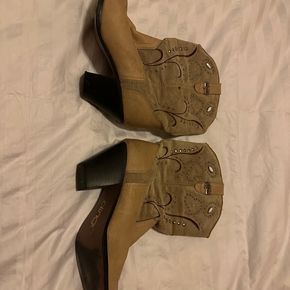 Ariat Tan Western Boots